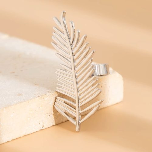 Anillo de moda con forma de pluma – en color plateado